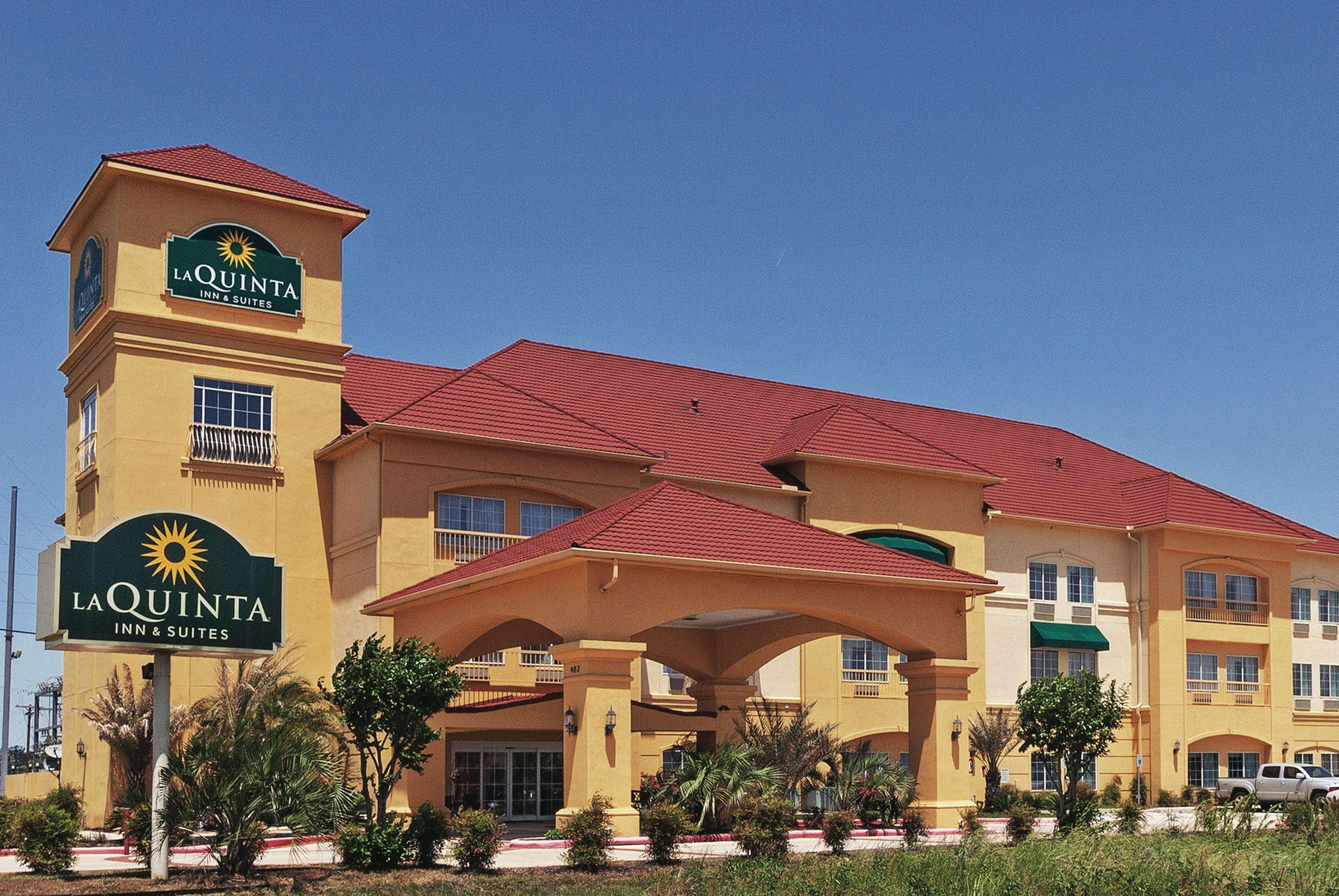 La Quinta By Wyndham Livingston Hotel Exterior photo